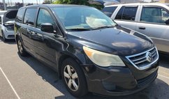 2010 Volkswagen Routan SE