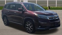 2021 Honda Pilot Touring w/Rear Captain's Chairs