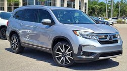 2021 Honda Pilot Touring w/Rear Captain's Chairs