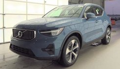 2025 Volvo XC40 B5 Plus Bright Theme