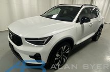 2025 Volvo XC40 B5 Plus Dark Theme