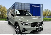 2023 Volvo XC40 B5 Plus Dark Theme