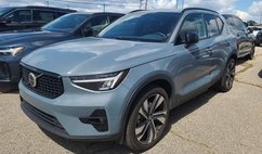 2023 Volvo XC40 B5 Plus Dark Theme