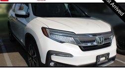 2022 Honda Pilot Touring w/Rear Captain's Chairs