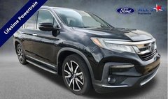 2021 Honda Pilot Touring w/Rear Captain's Chairs
