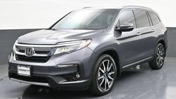 2022 Honda Pilot Touring w/Rear Captain's Chairs
