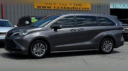 2022 Toyota Sienna LE 8-Passenger