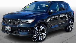 2023 Volvo XC40 B5 Plus Dark Theme