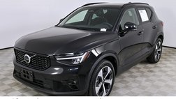 2025 Volvo XC40 B5 Plus Dark Theme