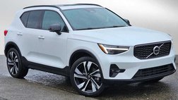 2024 Volvo XC40 B5 Ultimate Dark Theme