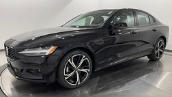 2024 Volvo S60 B5 Plus Dark Theme
