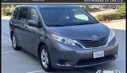 2017 Toyota Sienna LE 7-Passenger Auto Access Sea