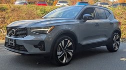 2023 Volvo XC40 B5 Ultimate Dark Theme