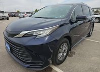 2022 Toyota Sienna LE 8-Passenger