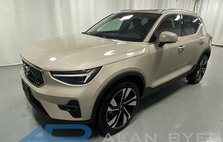 2025 Volvo XC40 B5 Ultra Bright Theme