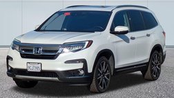 2022 Honda Pilot Touring w/Rear Captain's Chairs
