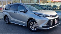 2022 Toyota Sienna LE 8-Passenger