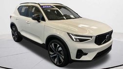 2025 Volvo XC40 B5 Plus Dark Theme