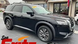 2023 Nissan Pathfinder SV