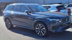 2022 Volvo XC90 T6 Momentum 6-Passenger