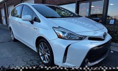 2017 Toyota Prius v Five