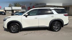 2022 Nissan Pathfinder SV