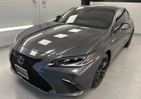2023 Lexus ES 300h F SPORT Design