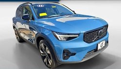 2023 Volvo XC40 B5 Plus Dark Theme