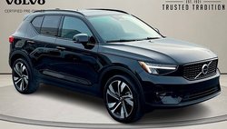 2024 Volvo XC40 B5 Plus Dark Theme