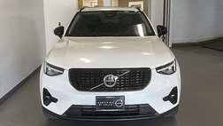 2025 Volvo XC40 B5 Plus Dark Theme