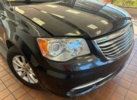 2016 Chrysler Town and Country Limited Platinum