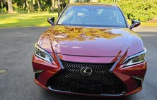 2024 Lexus ES 300h Luxury
