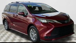 2022 Toyota Sienna LE 8-Passenger