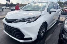 2024 Toyota Sienna LE 8-Passenger