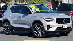 2023 Volvo XC40 B5 Ultimate Dark Theme