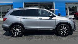 2020 Honda Pilot Touring w/Rear Captain's Chairs
