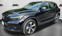 2025 Volvo XC40 B5 Plus Dark Theme