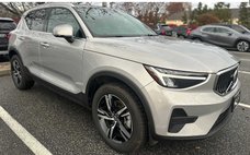 2025 Volvo XC40 B5 Core Bright Theme