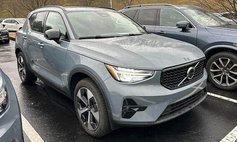 2023 Volvo XC40 B5 Plus Dark Theme