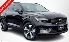 2023 Volvo XC40 B4 Ultimate Dark Theme
