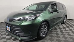 2022 Toyota Sienna LE 8-Passenger