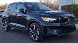 2025 Volvo XC40 B5 Ultra Bright Theme