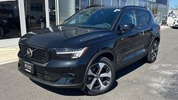 2025 Volvo XC40 B5 Plus Dark Theme