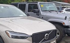 2025 Volvo XC60 B5 Plus Dark Theme