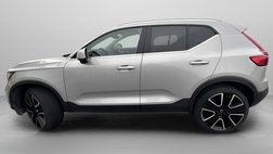 2025 Volvo XC40 B5 Ultra Bright Theme