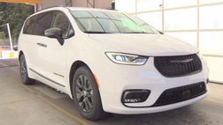 2024 Chrysler Pacifica Hybrid Road Tripper