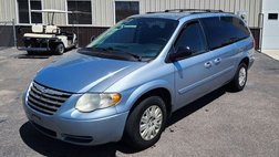 2005 Chrysler Town and Country LX