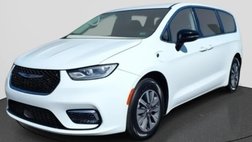 2024 Chrysler Pacifica Hybrid Road Tripper