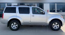 2005 Nissan Pathfinder XE