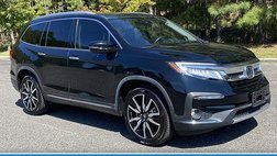 2022 Honda Pilot Touring w/Rear Captain's Chairs